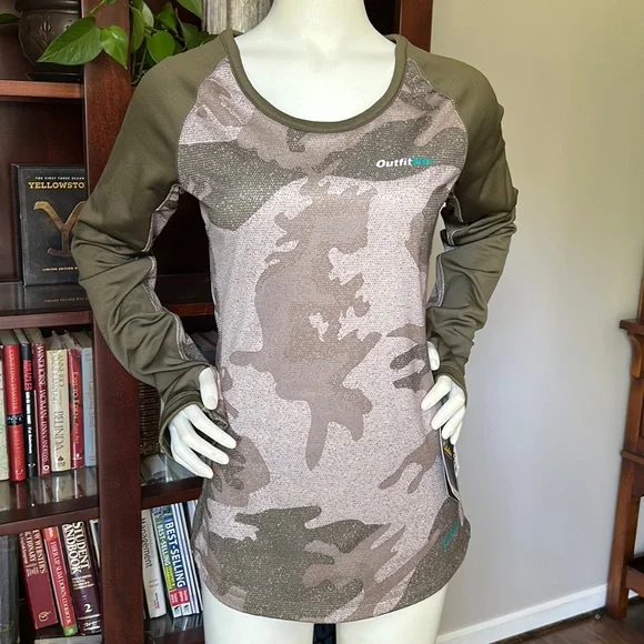 NWT Cabelas Outfit Her camo top - Picture 2 of 10